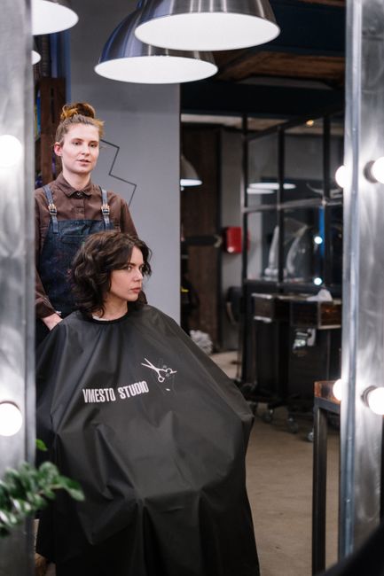 haircut,hair stylist,salon,mirror,reflection