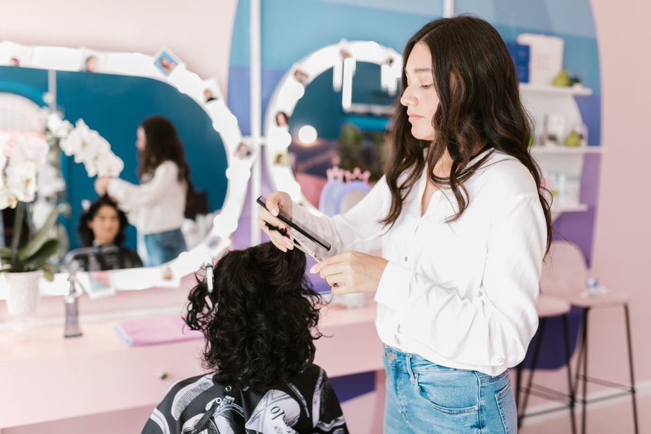 hair stylist,client service,haircut,salon,beauty,hairdresser