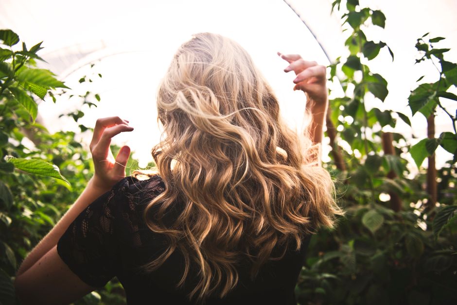 blonde,back view,hair,greenery,nature