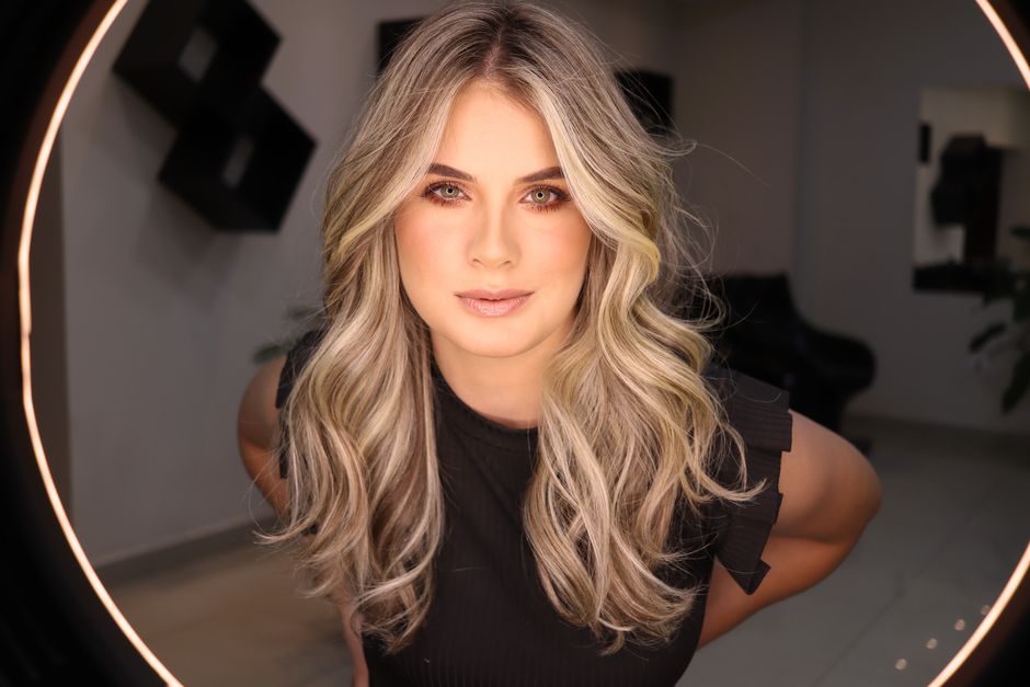 portrait,blonde hair,professional,well-lit,indoor,studio lighting