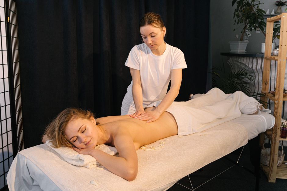 Relaxing Massage with Hot Stone