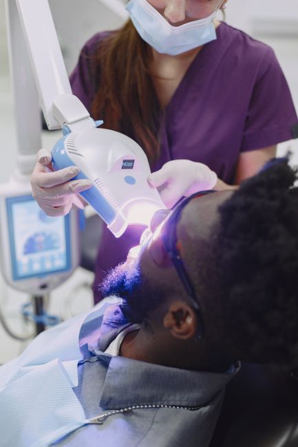 TEETH WHITENING (30 MINUTES)