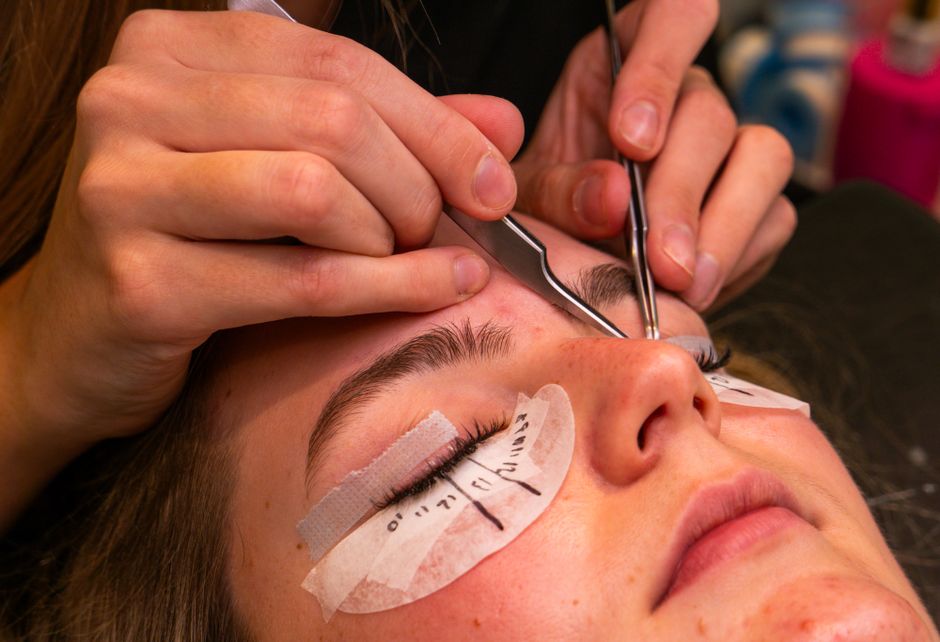 Volume Lashes service image