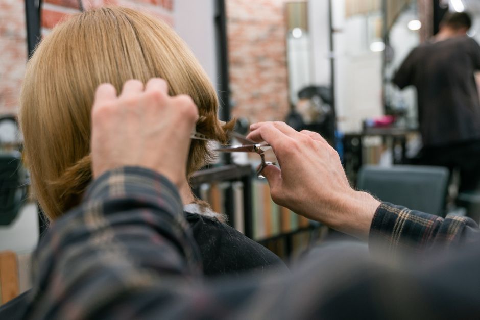 Women's Barber Pixie Cut With Styling