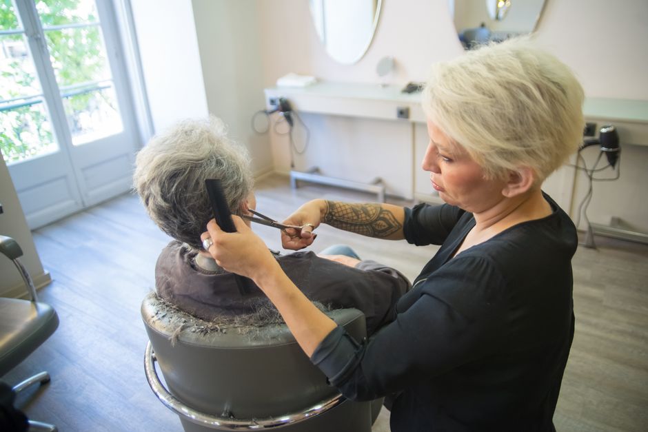 Woman Haircut & Blowup